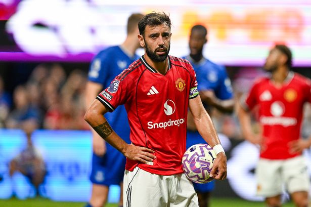 Bruno Fernandes transfer bombshell dropped as manager confirms Man Utd offer