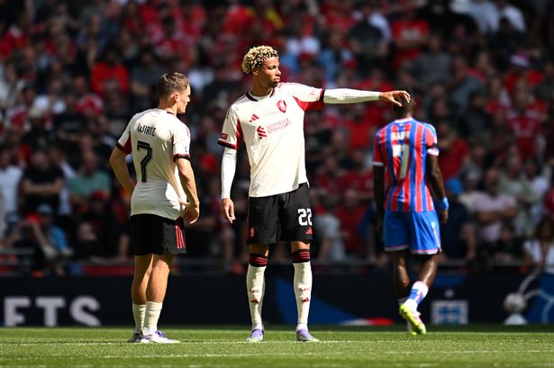 Hugo Ekitike and Florian Wirtz urged to take a leaf out of Alexander Isak’s book