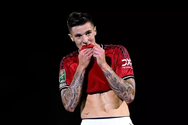 Benjamin Sesko’s expectations at Man Utd already collapsing as penalty speaks volumes