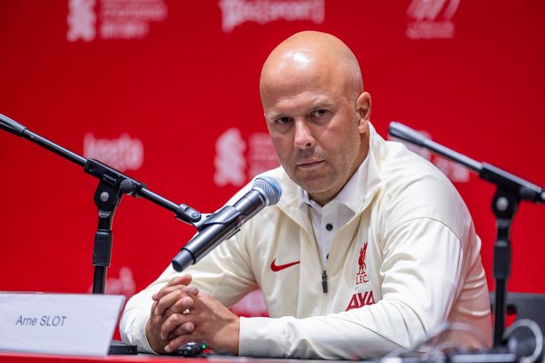 Arne Slot handed brutal warning over £300m Liverpool spree as Alexander Isak issue emerges