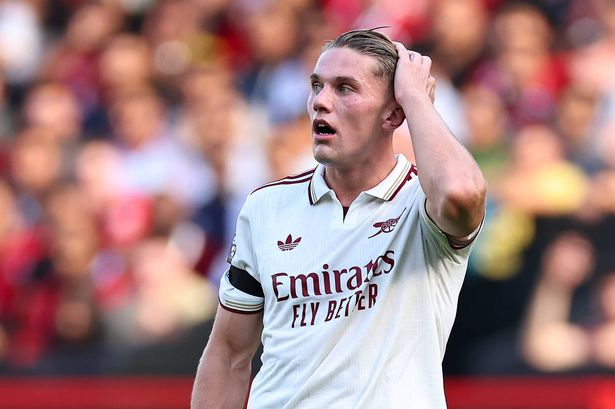 Arsenal legend responds after Viktor Gyokeres left ‘alone’ by unsupportive team-mates