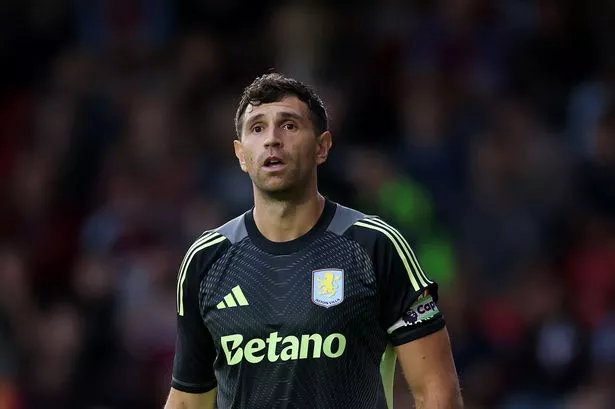 Aston Villa post Emi Martinez message hours after Man Utd transfer collapsed