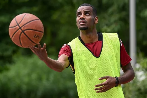 Alexander Isak’s international break as text message emerges and Liverpool man speaks out