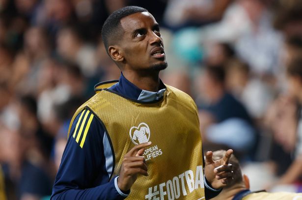 Alexander Isak reacts to Liverpool claim after Sweden appearance confusion