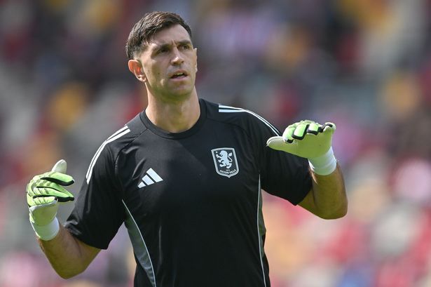 Emi Martinez transfer suspicion raised after Man Utd’s ‘desperate’ decision