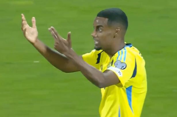 Alexander Isak’s fury as he echoes Harry Kane complaint on nightmare return to pitch