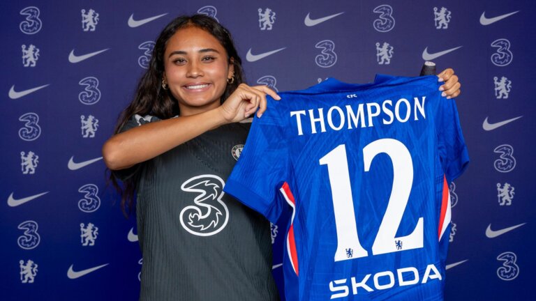 Chelsea complete £1m deal for US forward Thompson