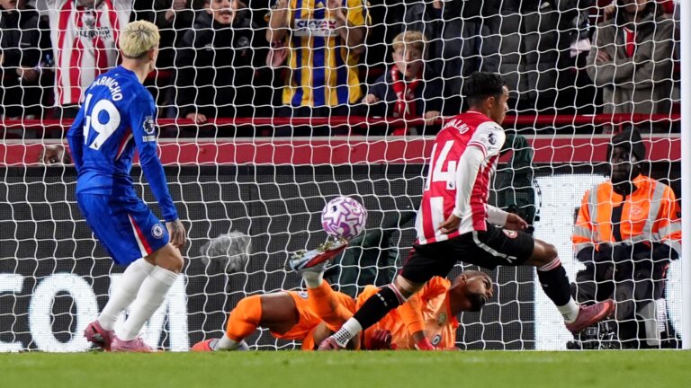 Brentford snatch late draw from long throw to deny Chelsea