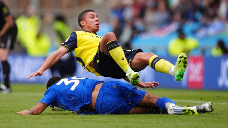 10-player Leicester hit back to hold Oxford