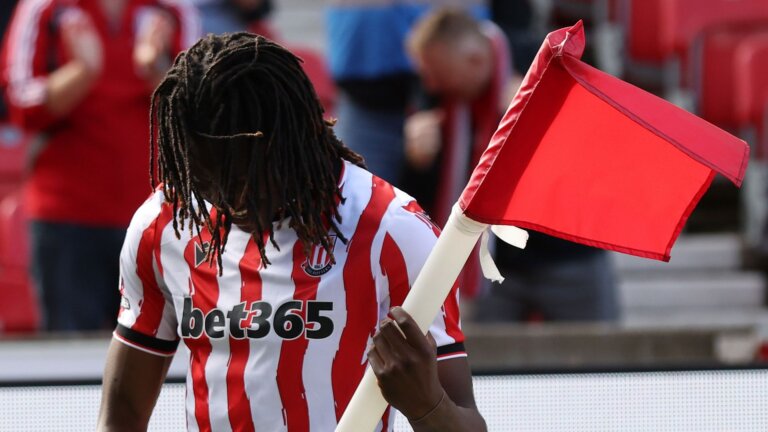 EFL: Norwich, Bristol City, Stoke lead; Wrexham trail QPR LIVE!