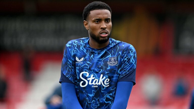 Rangers sign Chermiti in £10m deal from Everton